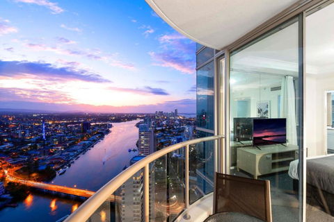 HIGH FLOOR GUARANTEE - 3 Bedroom Plus Study Apartments At Chevron Renaissance - Self Contained & Privately Managed - Wow Stay - Tourism Brisbane 0