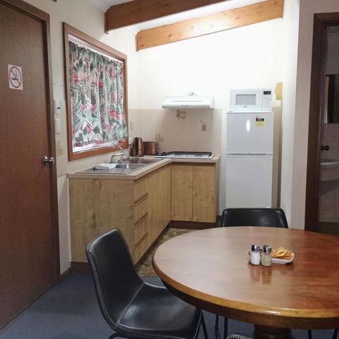 Hawker Holiday Cabins - Tourism Brisbane 0