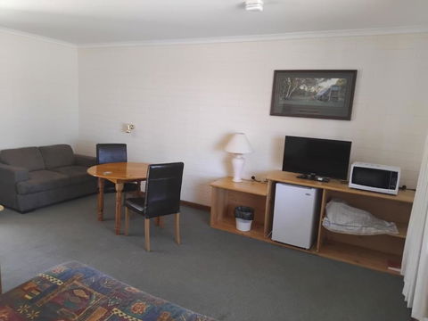 Hawker Outback Motel - Tourism Brisbane 3