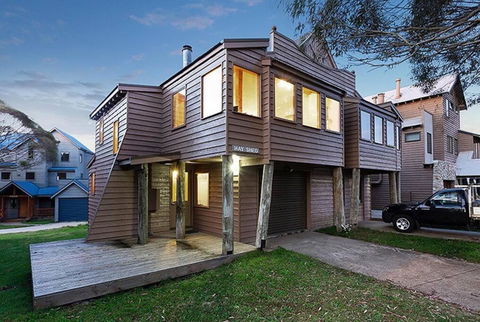HAY SHED Chalet, Alpine-getaways - Brisbane Tourism 0