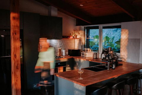 Healesville Mud Brick Hideaway - Tourism Brisbane 0