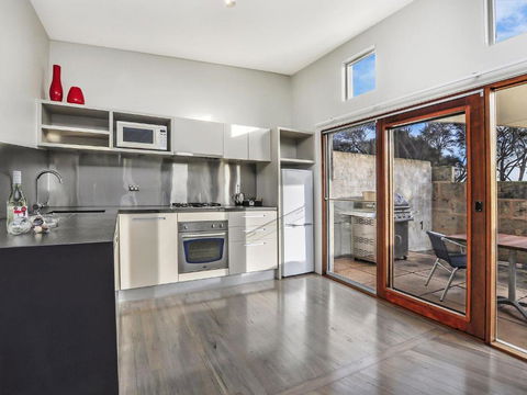 Hearns Beachside Villa 2 - Tourism Brisbane 1