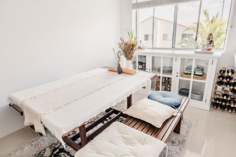 HEART OF BURLEIGH Holiday Villa - Perfect Location With Pools - Brisbane Tourism 1