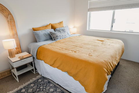 HEART OF BURLEIGH Holiday Villa - Perfect Location With Pools - Brisbane Tourism 3