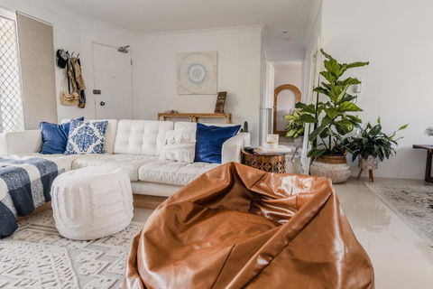 HEART OF BURLEIGH Holiday Villa - Perfect Location With Pools - Brisbane Tourism 2
