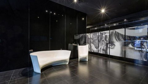 Heart Of Melbourne CBD - Secure, Newly Renovated, Everything At Your Doorstep! - Tourism Brisbane 1