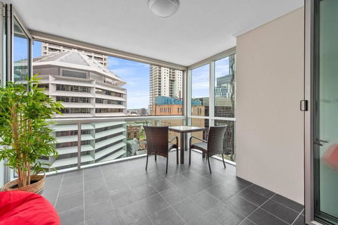 Heart Of The CBD ~ 1Bed/1Bath/Balcony/Free Parking - Tourism Brisbane 1