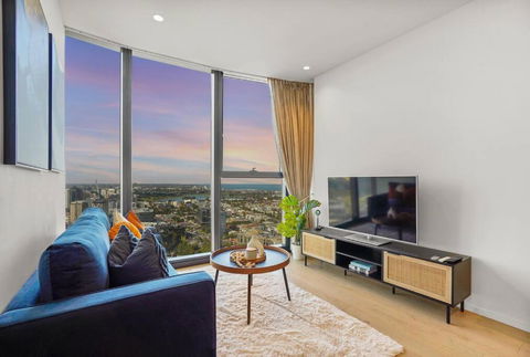 Heart Of The Ocean- Bay & City Views 2B2B - Tourism Brisbane 3