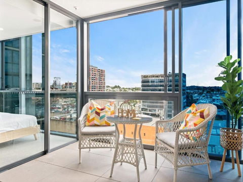 Heart Of The Valley Chic High Level 2BR Apartment - Tourism Brisbane 0