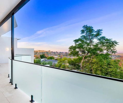 Heights Of Luxury - Elite Contemporary Entertainer - Tourism Brisbane 2