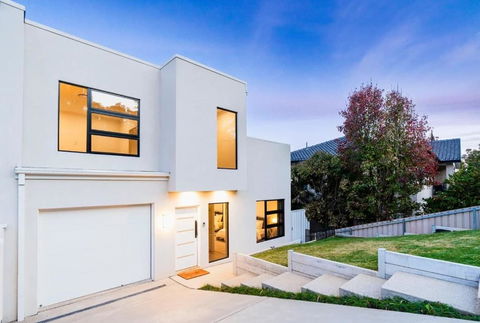 Heights Of Luxury - Elite Contemporary Entertainer - Tourism Brisbane 1