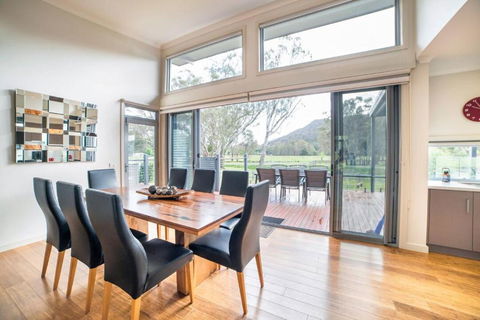 Hemley House Luxury In Halls Gap - Tourism Brisbane 2