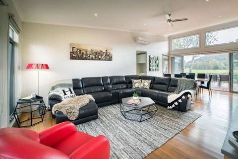 Hemley House Luxury In Halls Gap - Tourism Brisbane 3