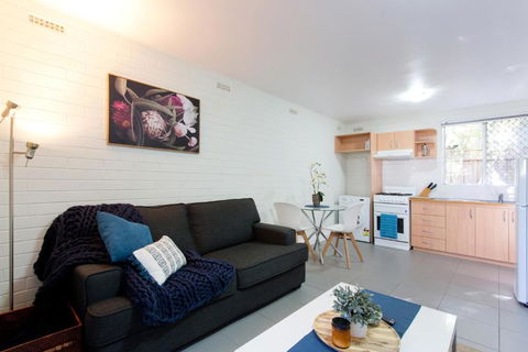 Hensman 5 - 1BRM Unit With Courtyard & Parking - Brisbane Tourism 0
