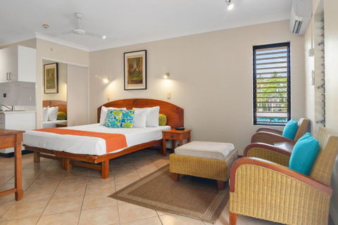 Hibiscus 52 - Fabulous Location 3 Minutes Walk To Beach And Macrossan St - Tourism Brisbane 0