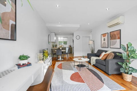 Hidden Gem At Caulfield Park - Brisbane 4u 0