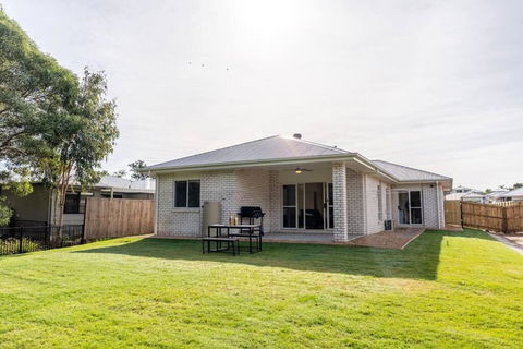 Hidden Woodland Paradise, Spacious Backyard & BBQ - 2024 New Built Home Near Logan Hospital, Ikea & More - Tourism Brisbane 0