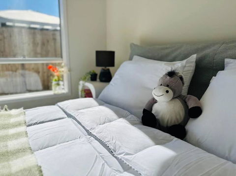 Hidden Woodland Paradise, Spacious Backyard & BBQ - 2024 New Built Home Near Logan Hospital, Ikea & More - Tourism Brisbane 3