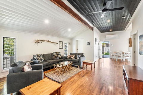 High Fives - In The Heart Of Town And Pet Friendly - Tourism Brisbane 1