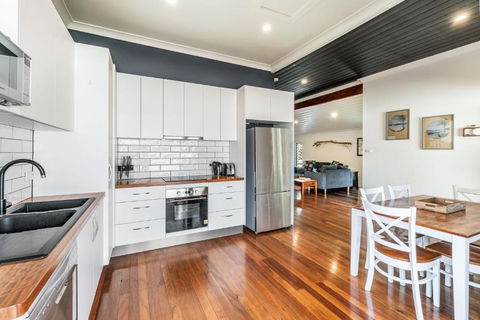 High Fives - In The Heart Of Town And Pet Friendly - Tourism Brisbane 2