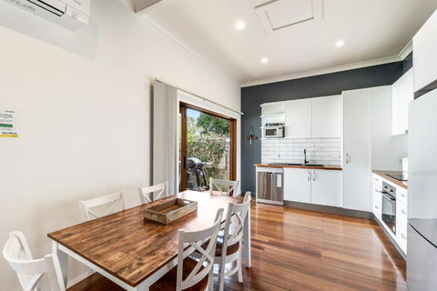 High Fives - In The Heart Of Town And Pet Friendly - Tourism Brisbane 3