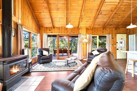 HILLSIDE HOUSE - Brisbane Tourism 3