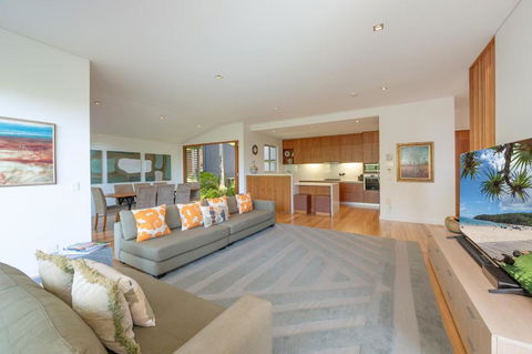 Hilltop Noosa Ocean Views, Noosa Heads - Tourism Brisbane 3