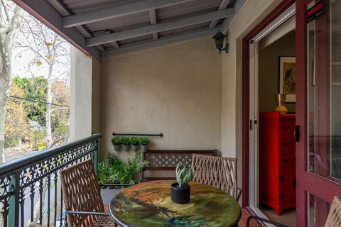 Hip Inner-City Living In Vibrant Erskineville - Tourism Brisbane 1