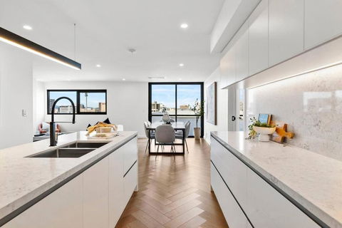 Hobart CBD Roof Top Penthouse - Tourism Brisbane 0