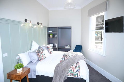 Holbrook Hotel - Tourism Brisbane 0