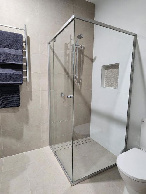 Holiday At The Beach, Spa Bath, King Bed With TV - Tourism Brisbane 2