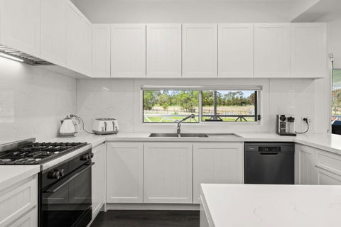 Holiday Homestead - Large Farm Stay Style Home - Tourism Brisbane 2