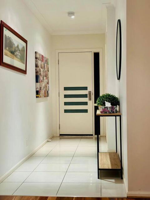 Holiday House In Mernda Free Parking 5 Min Walk To Supermarket - Tourism Brisbane 1