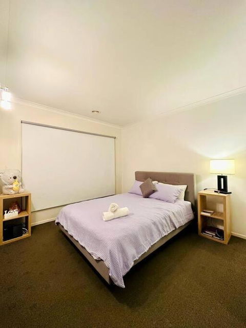 Holiday House In Mernda Free Parking 5 Min Walk To Supermarket - Tourism Brisbane 3