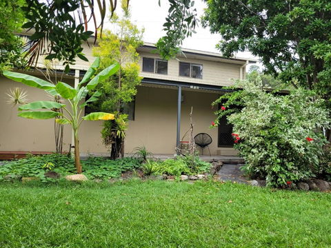 Holiday Style A Downstairs Room In Springwood Qld - Tourism Brisbane 2