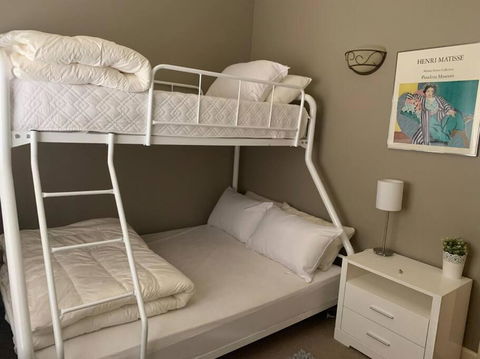 Holy Cowes! - Close To The Cowes Shops And Beach - Tourism Brisbane 2