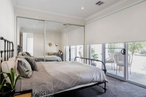 Helm House - A Contemporary Coastal Group Retreat - Tourism Brisbane 1