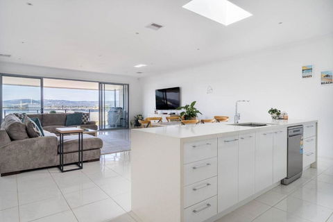 Helm House - A Contemporary Coastal Group Retreat - Tourism Brisbane 2