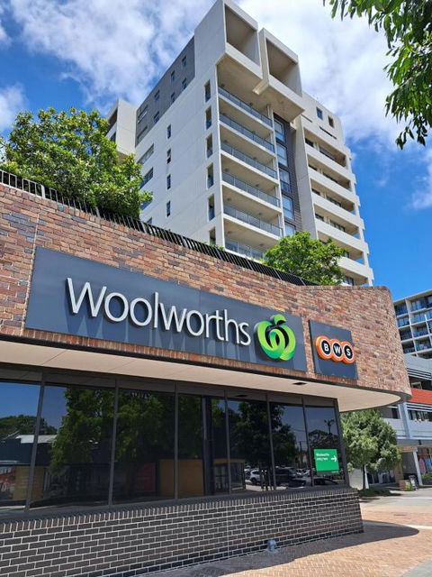 Hurstville Luxe 1BR Above Shops & Nr Train, Game Console & Free Netflix - Tourism Brisbane 0