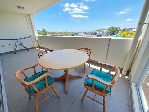 Hurstville Luxe 1BR Above Shops & Nr Train, Game Console & Free Netflix - Tourism Brisbane 3
