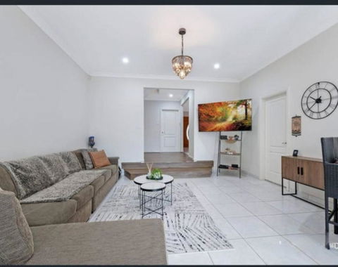 Home Is Where The Heart Is. Spacious 5 Bedroom 2 Storey Home. - Tourism Brisbane 0