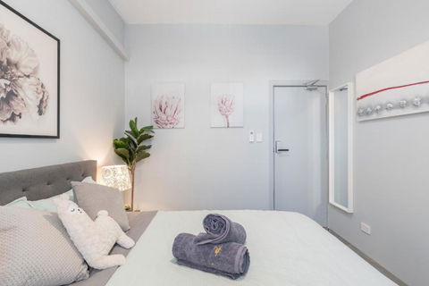 Homely Double Room - AC - 1Min Walk To Central - Close To Darling Harbour Chinatown CBD - Shared Bathroom - Tourism Brisbane 3