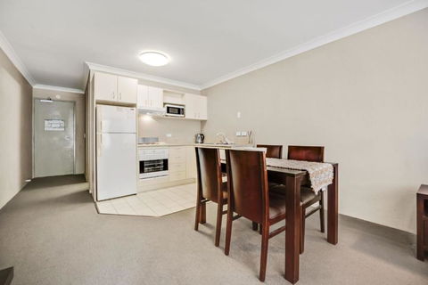 Horizons 115 - Lake Front Studio L Pool L Tennis Court L Bar - Tourism Brisbane 3