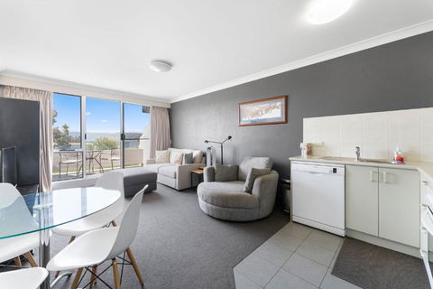 Horizons 414 - Deluxe Lake Front Studio L Pool L Tennis L WiFi - Tourism Brisbane 3