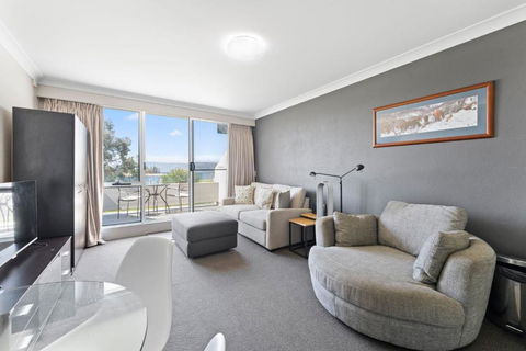 Horizons 414 - Deluxe Lake Front Studio L Pool L Tennis L WiFi - Tourism Brisbane 1