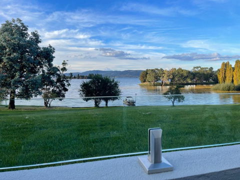 Horizons 424 Lake Jindabyne Waterfront 2 Bedroom Apartment - Tourism Brisbane 0