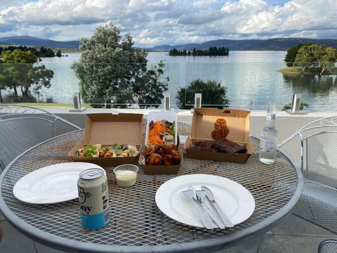 Horizons 424 Lake Jindabyne Waterfront 2 Bedroom Apartment - Tourism Brisbane 3