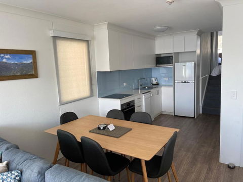 Horizons 424 Lake Jindabyne Waterfront 2 Bedroom Apartment - Tourism Brisbane 2