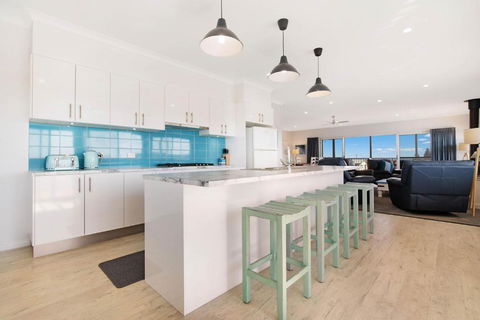 Horseshoe Bay House - Entire Home - Tourism Brisbane 1