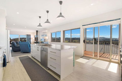 Horseshoe Bay House - Entire Home - Tourism Brisbane 0